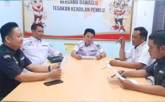 Bawaslu Tanggamus Perkuat Koordinasi dan Evaluasi Program Kerja melalui Rapat Pleno Mingguan